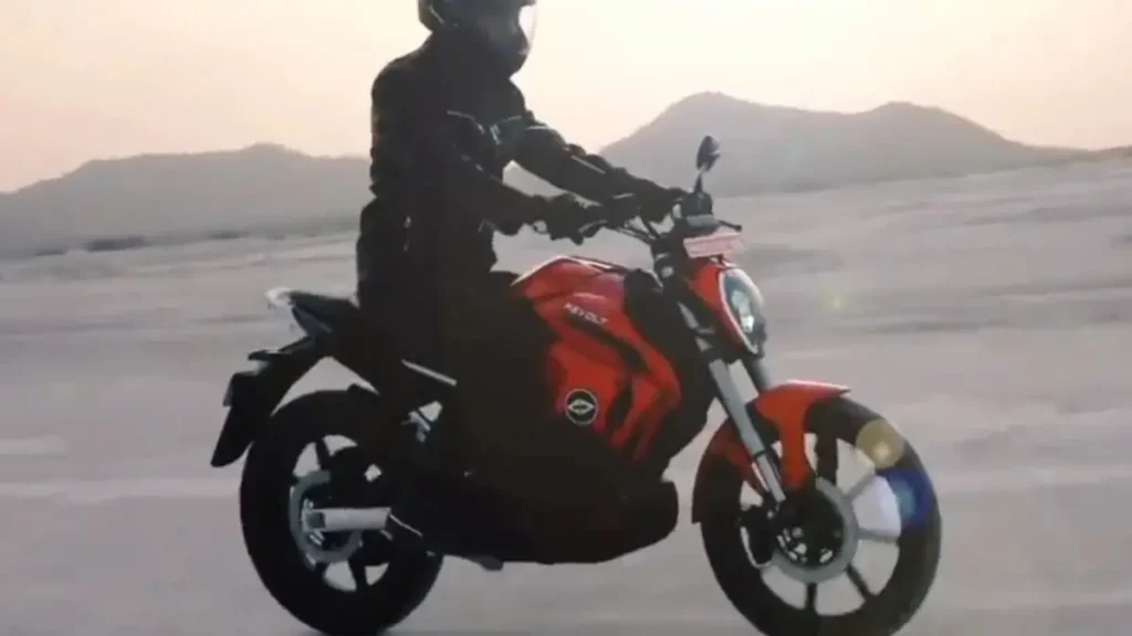 The Revolt RV400 comes with a new color variant 40 revolt rv400 price