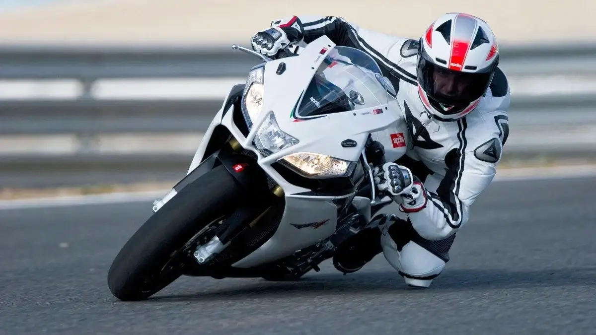 aprilia rsv4 1100 factory