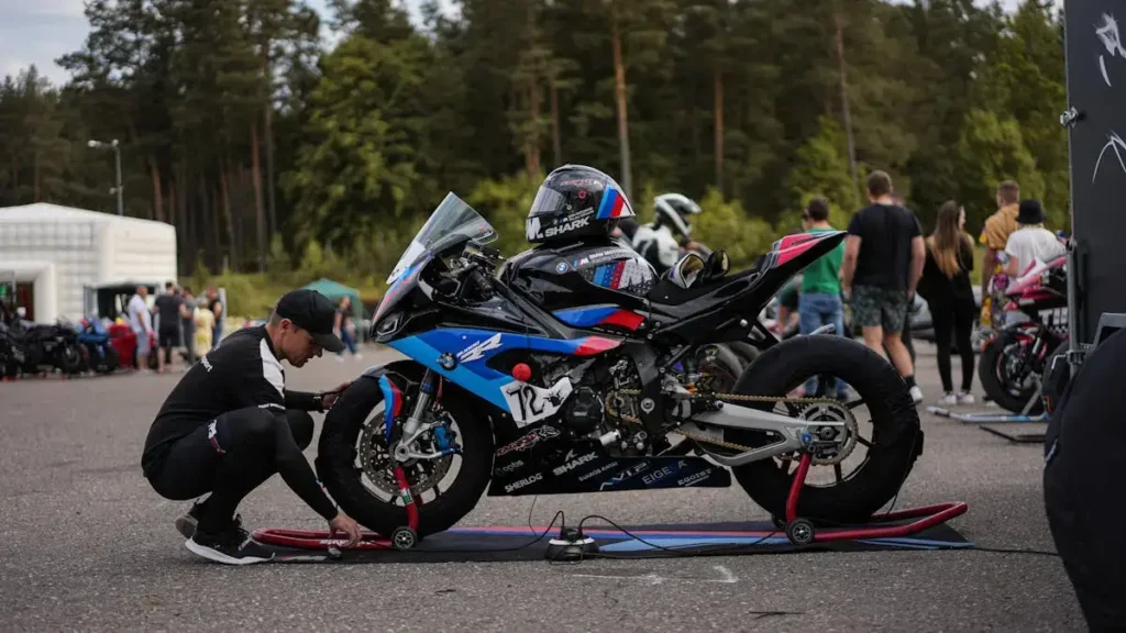 BMW S1000RR: A Superbike for the Road and the Track 42 bmw s1000rr