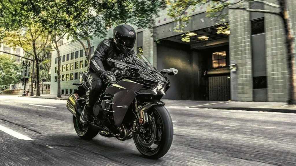 Kawasaki Ninja H2: A Supercharged Superbike 41 ninja h2